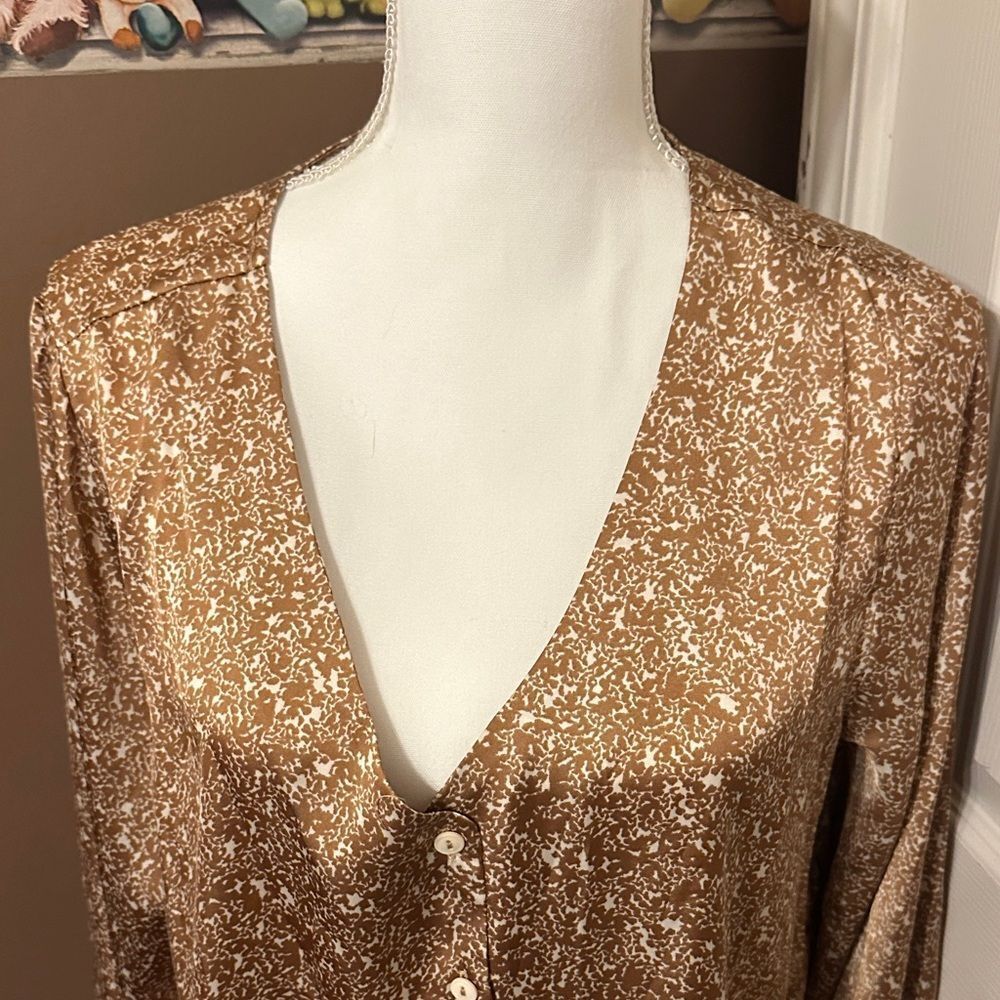 Mittoshop Button-Up Blouse Size large Like new
